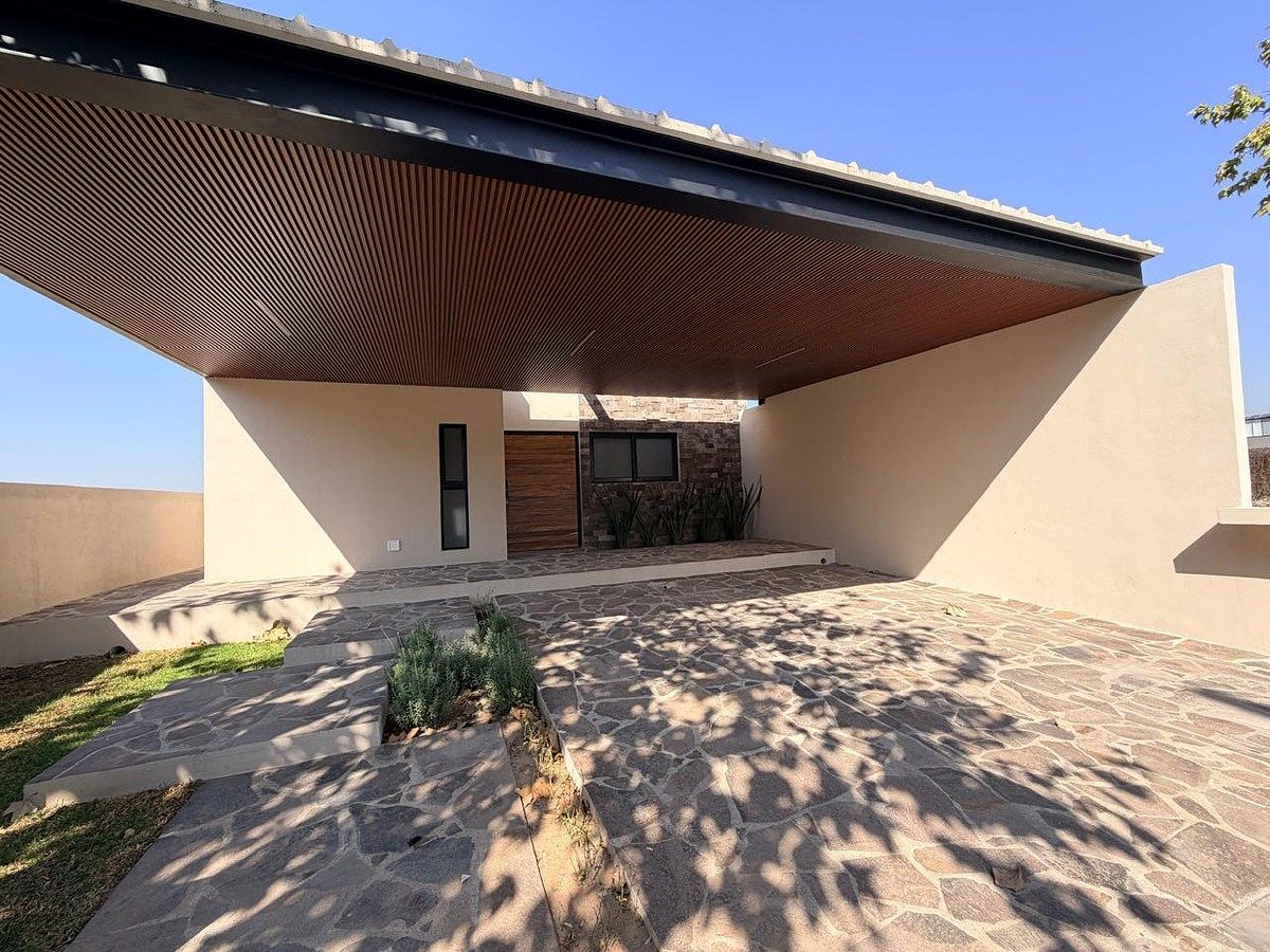 Hermosa Casa de un Piso en Venta en Santa Fe, Villas de Irapuato.