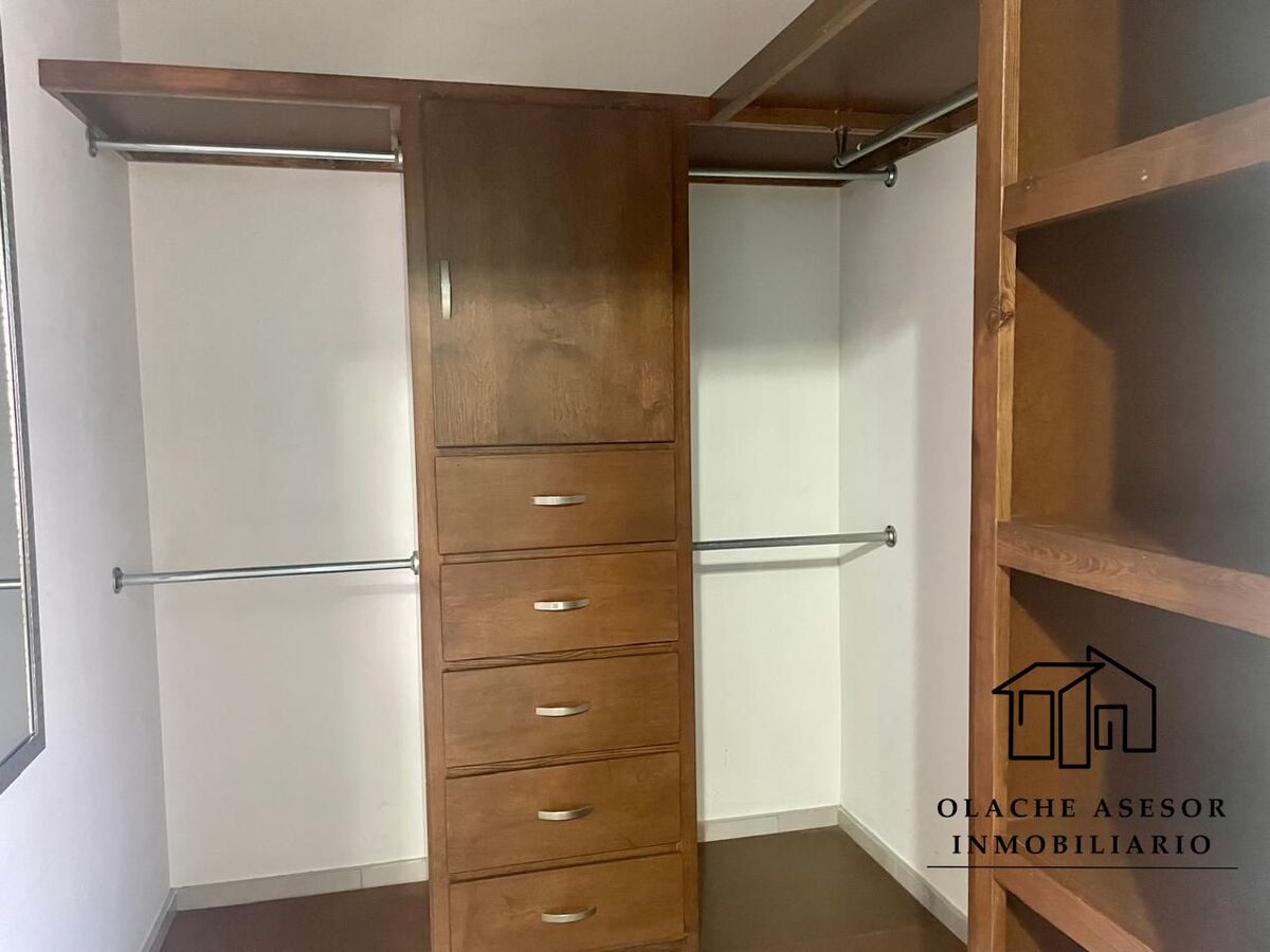 12 of 17: WALKING CLOSET
