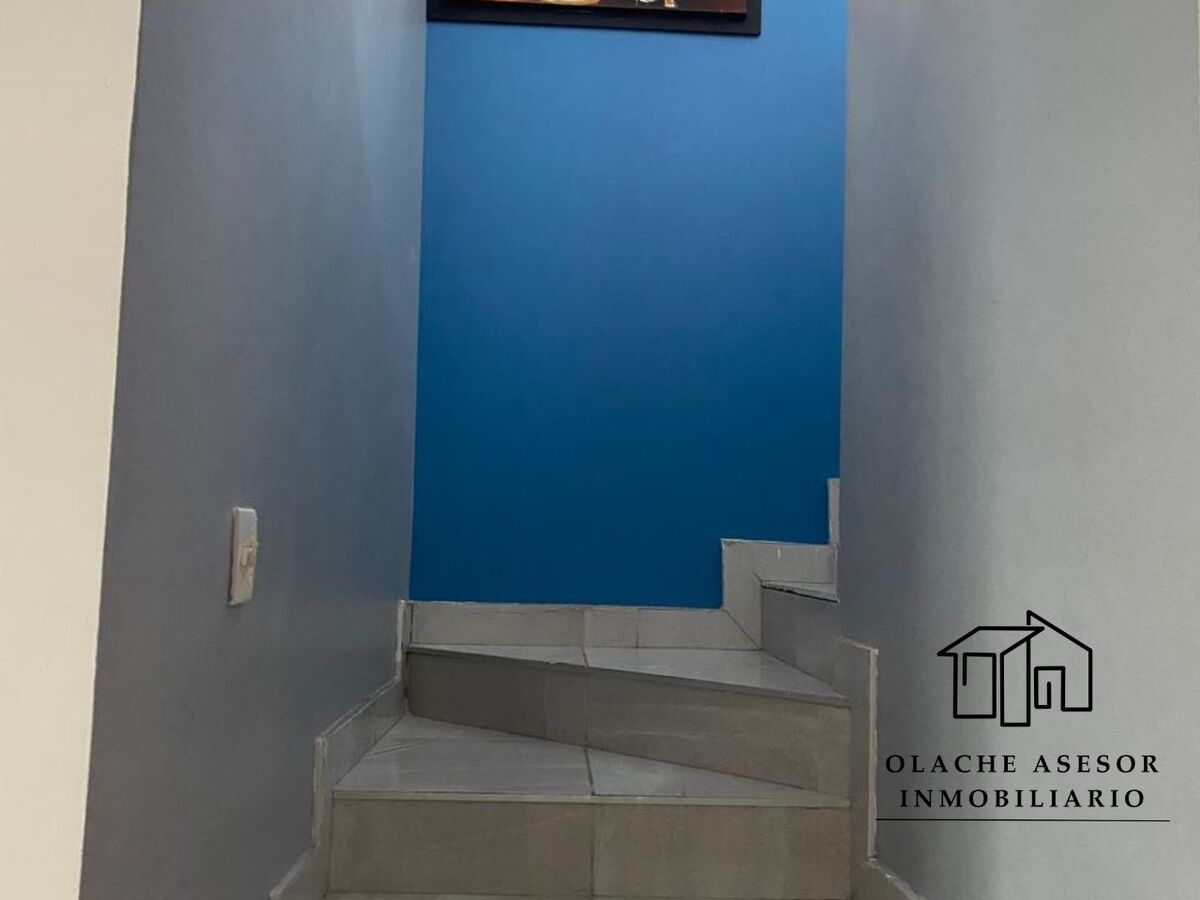 8 of 17: ESCALERA