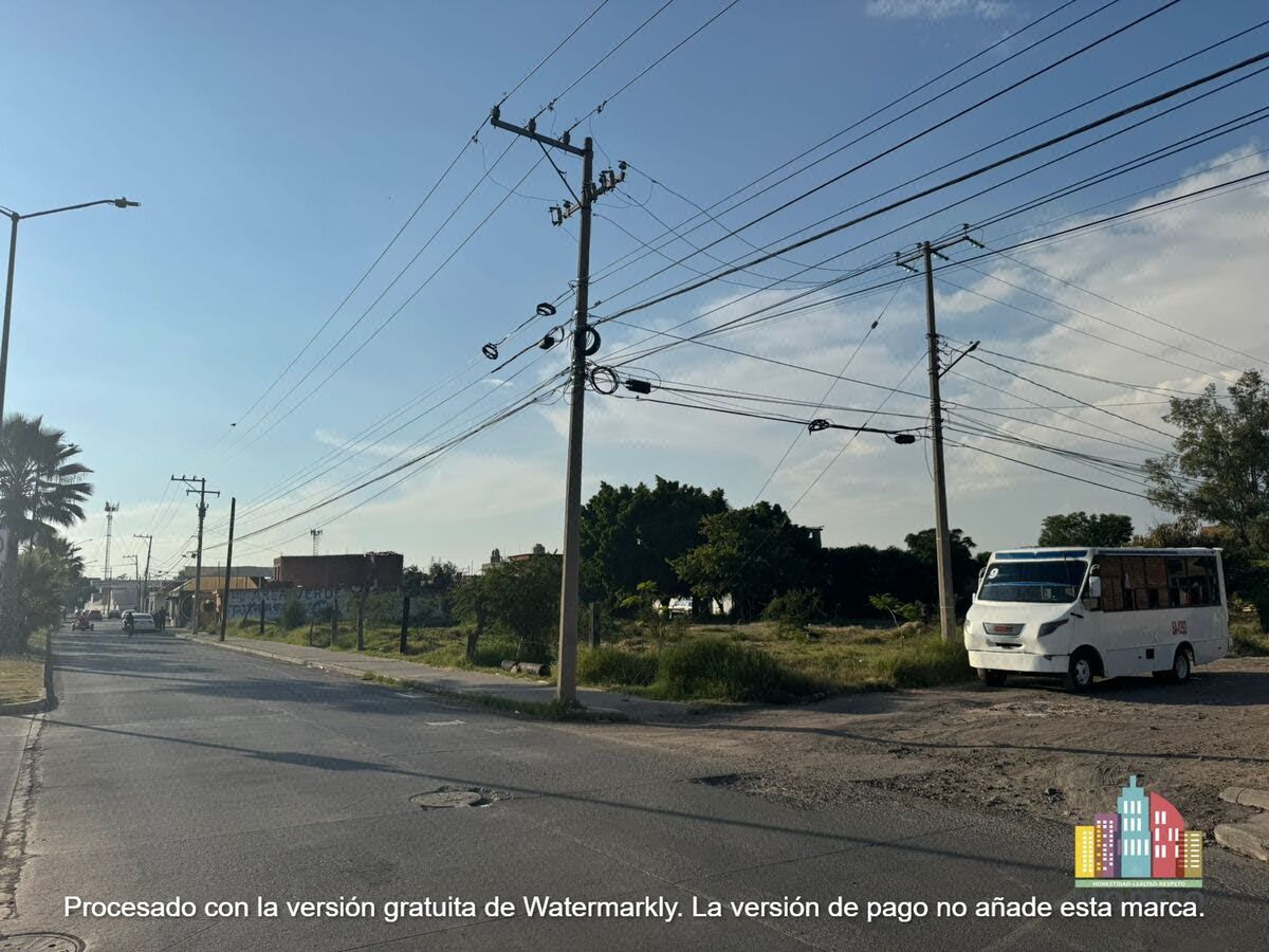 Se Vende Terreno en Esquina con Excelente Ubicación Comercial.