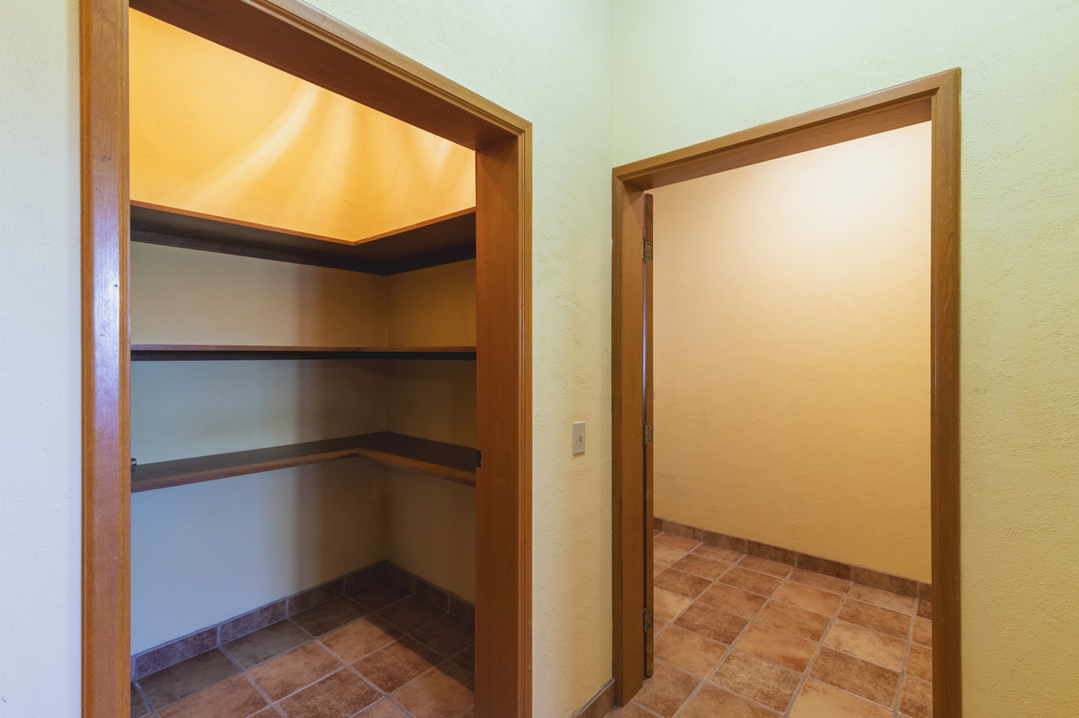 19 de 35: Cuarto de blancos l Linen room