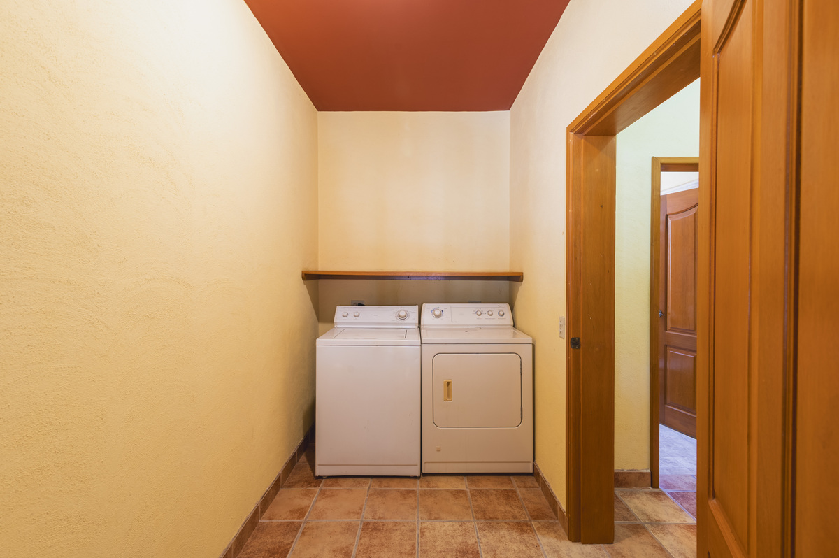 18 de 35: Cuarto de lavado l Washing drying