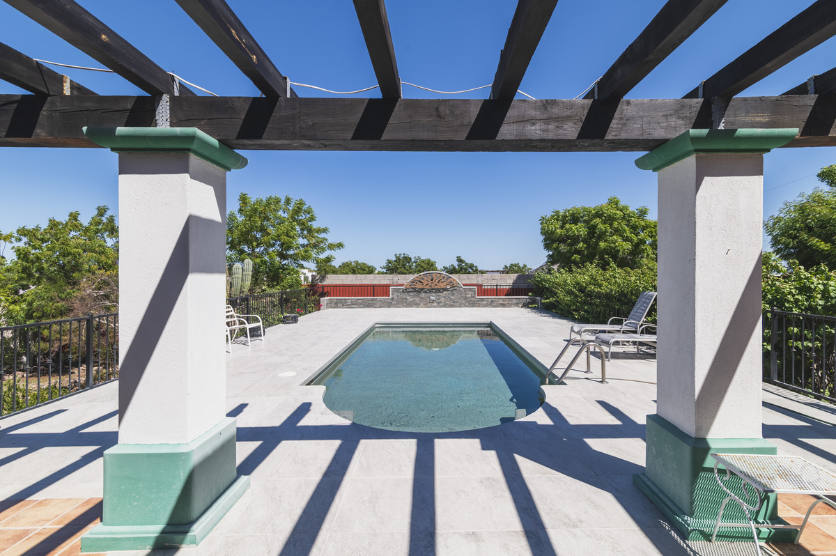 23 de 35: Alberca y patio l Pool and patio ll