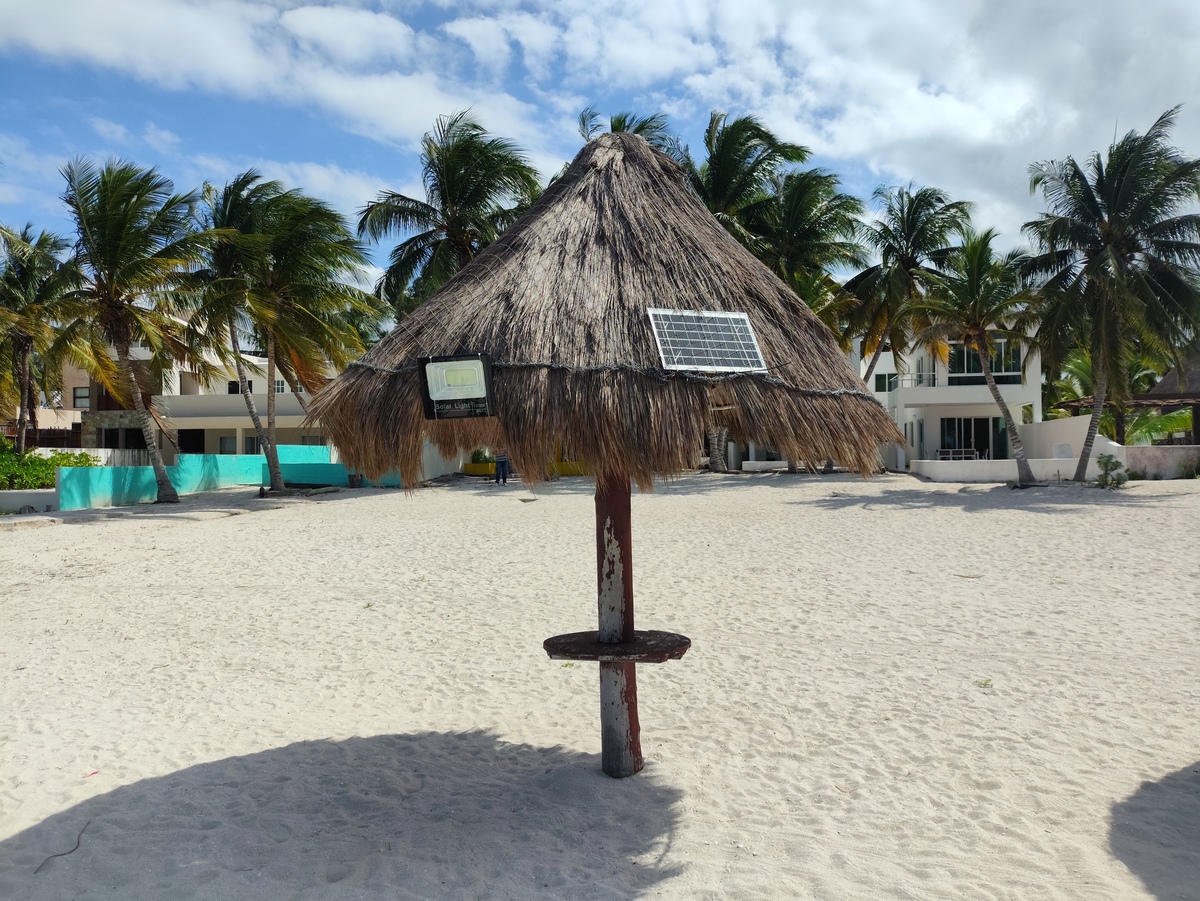 43 de 49: La Villa cuenta su propia Palapa con iluminacion