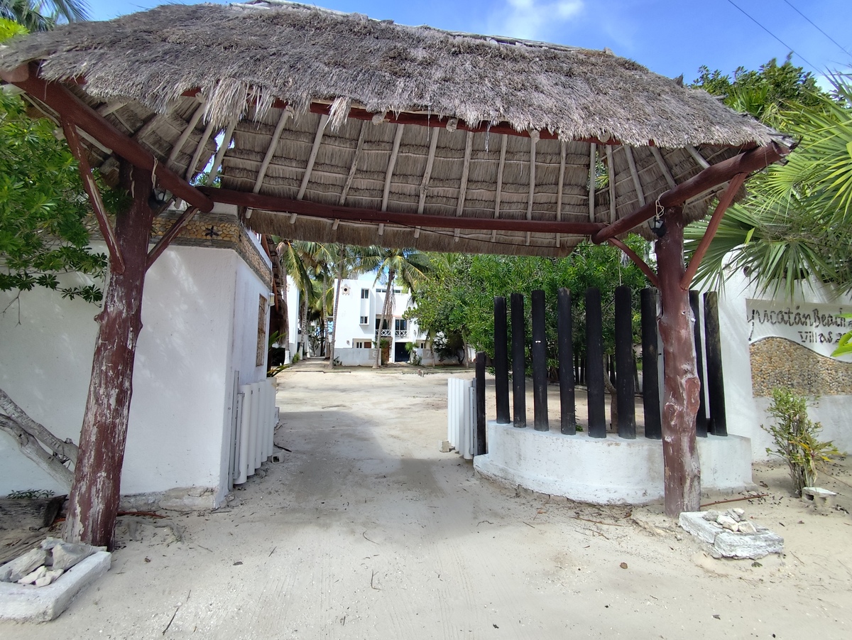 48 de 49: Entrada a la Villa