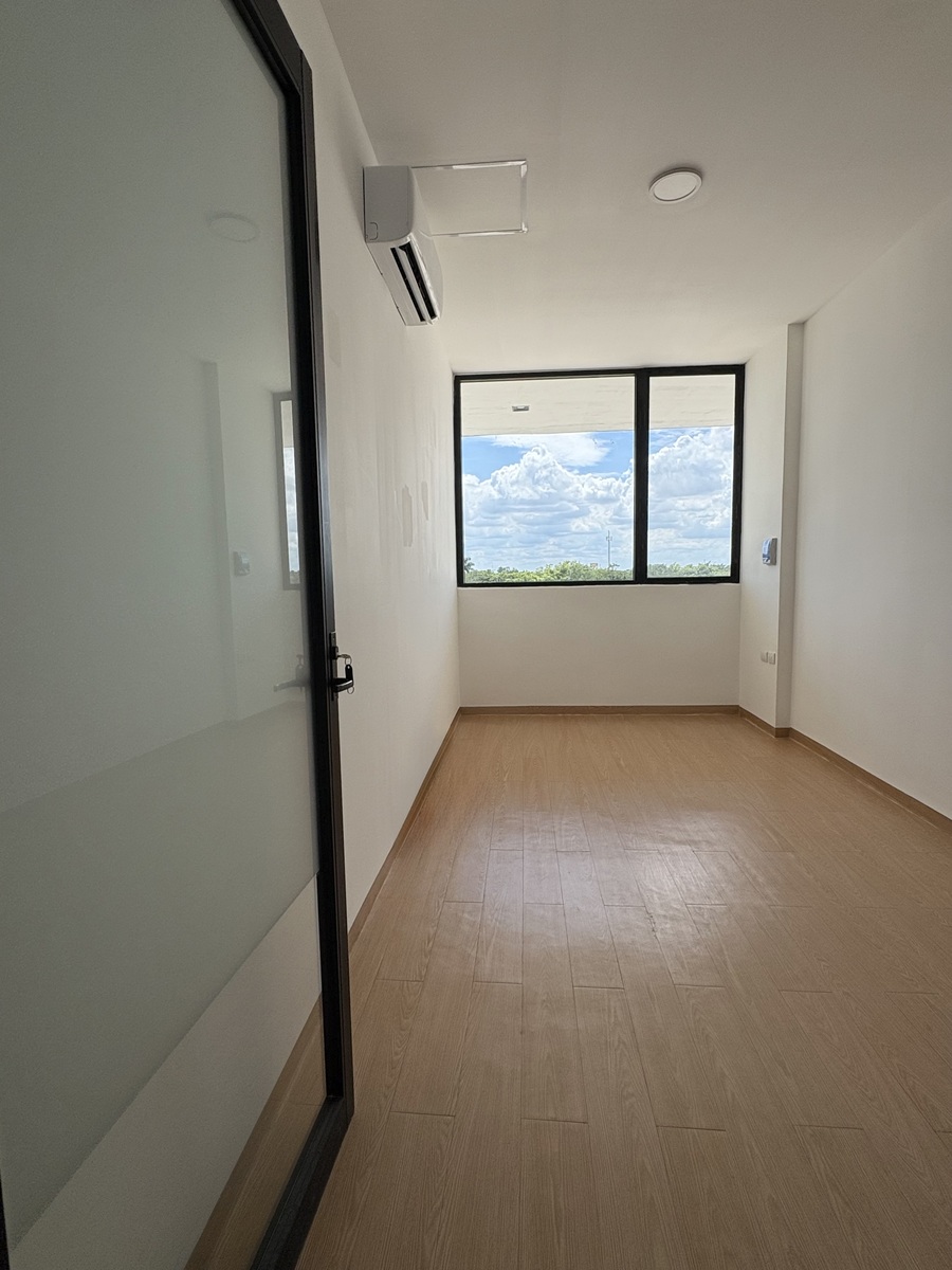 1 de 15: Vista total de la oficina en renta