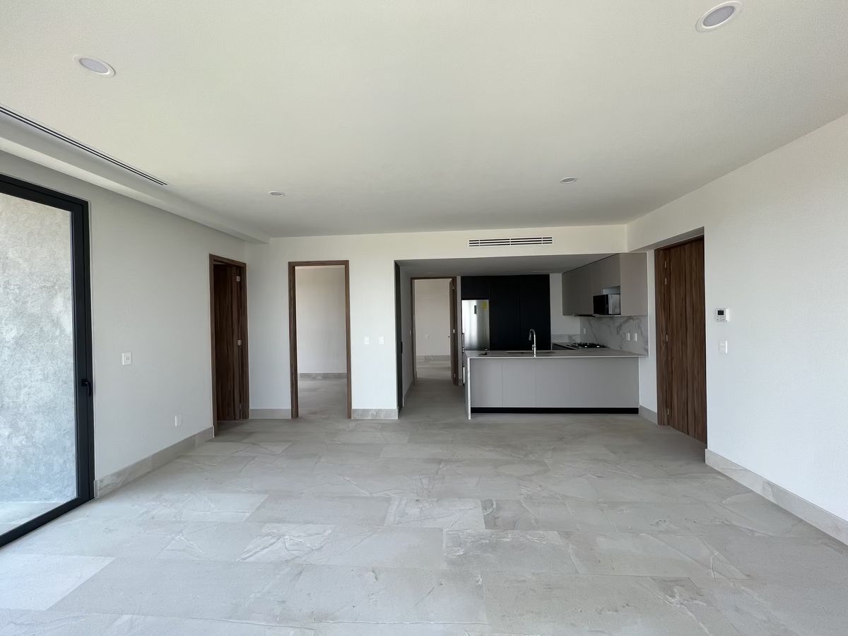 4 de 5: Amplio departamento