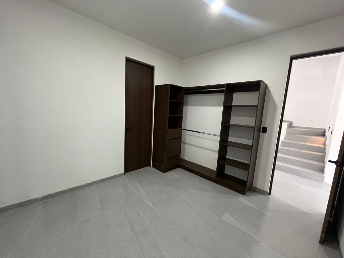 14 de 18: HABITACION EN PISO DE SOTANO/SALA DE JUEGOS
