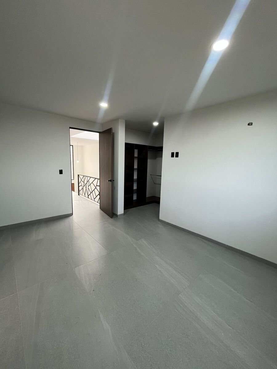 12 de 18: HABITACION TERCERA