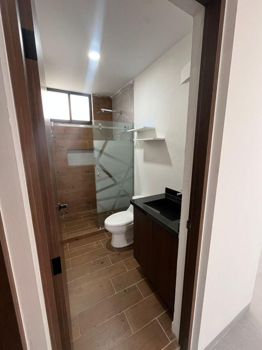 6 de 18: BAÑO COMPLETO PLANTA BAJA
