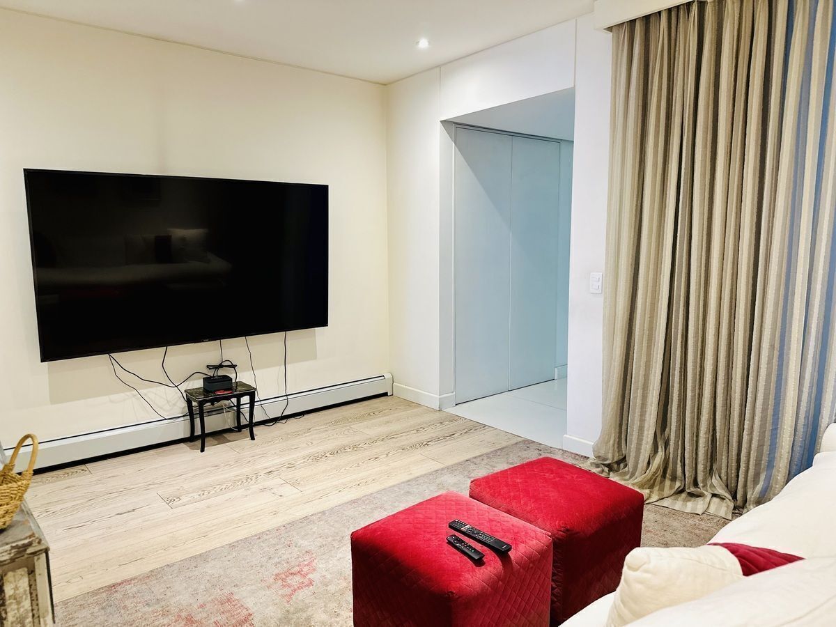 14 of 23: FAMILY ROOM