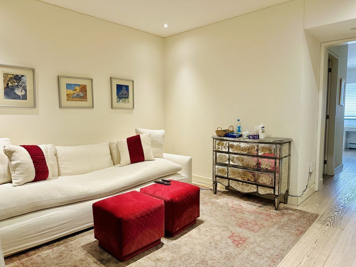 15 of 23: FAMILY ROOM