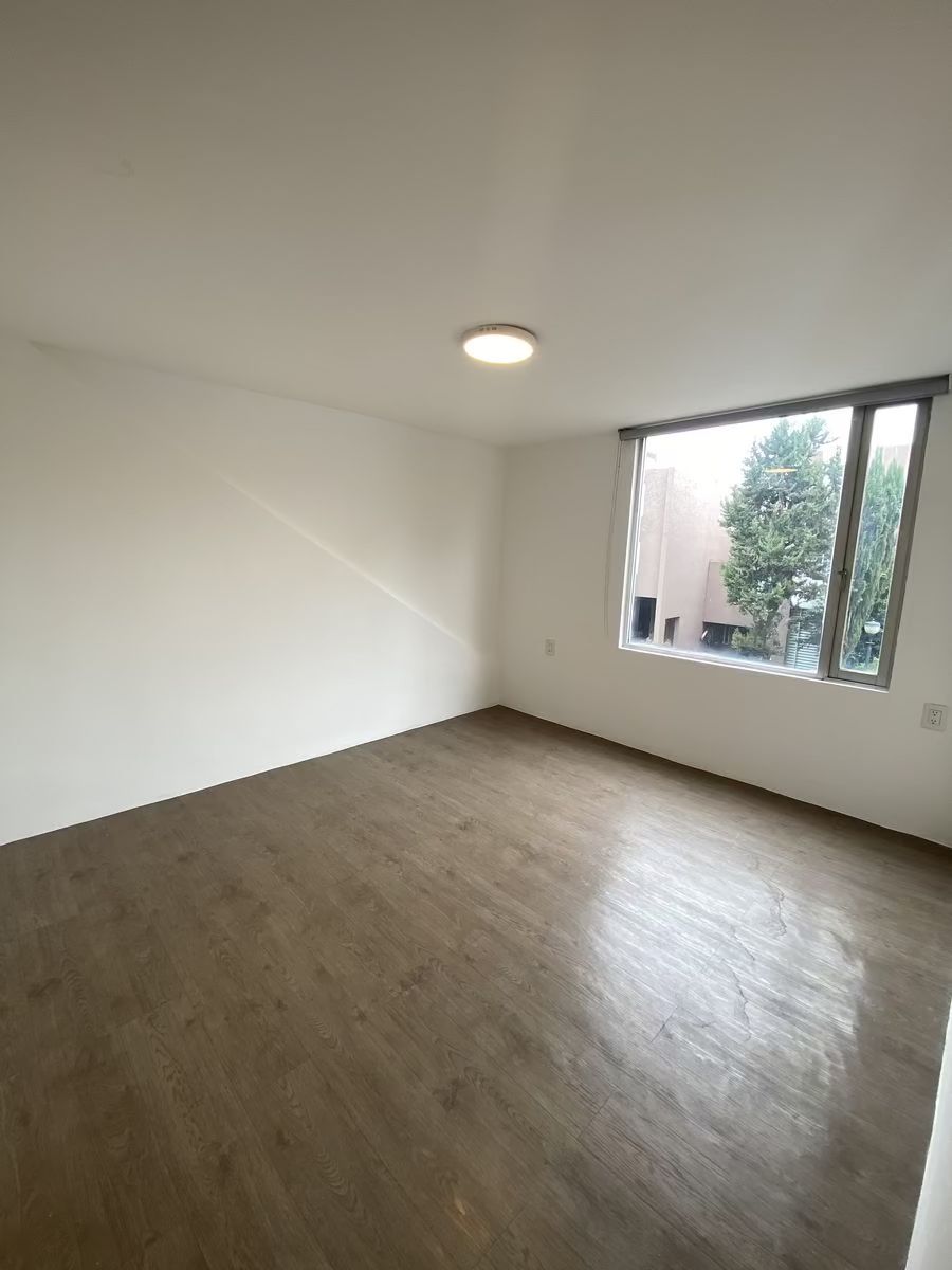 27 de 39: ESTUDIO/OFICINA