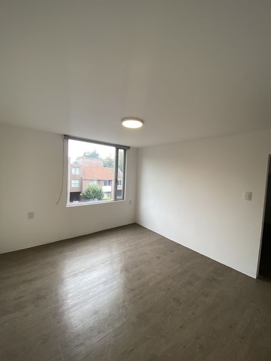 28 de 39: ESTUDIO/OFICINA