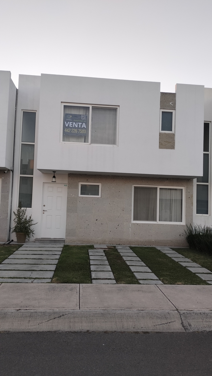 1 de 26: Fachada principal