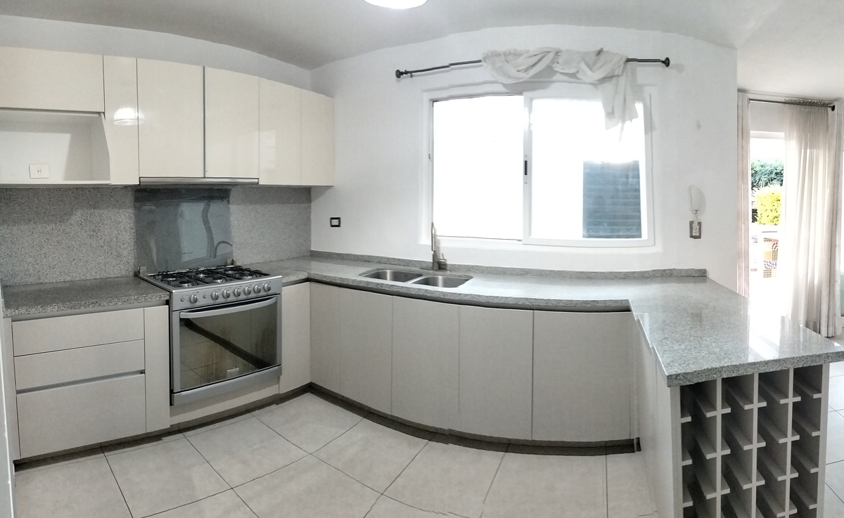 4 de 26: Amplia cocina