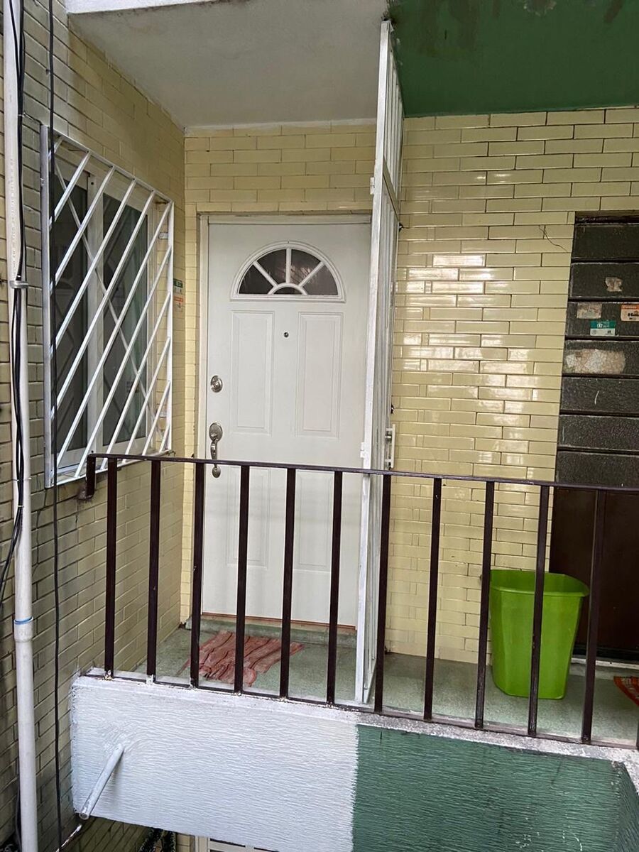 3 of 11: Entrada al departamento