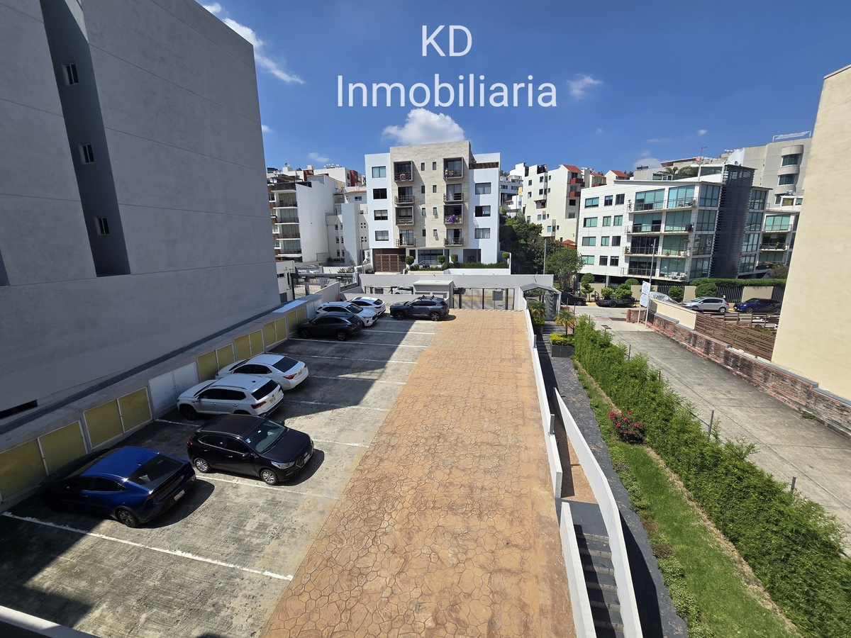 4 de 16: Estacionamiento