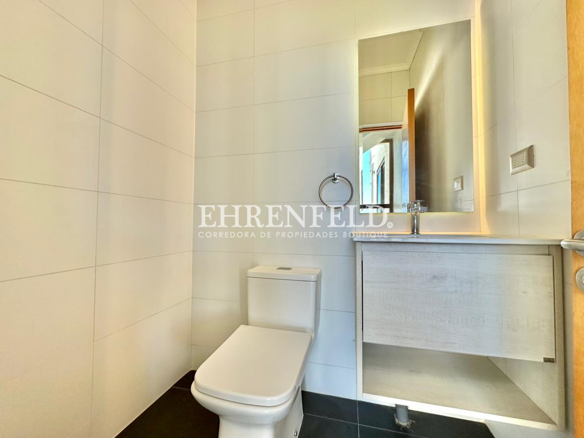 9 de 44: Baño visitas.