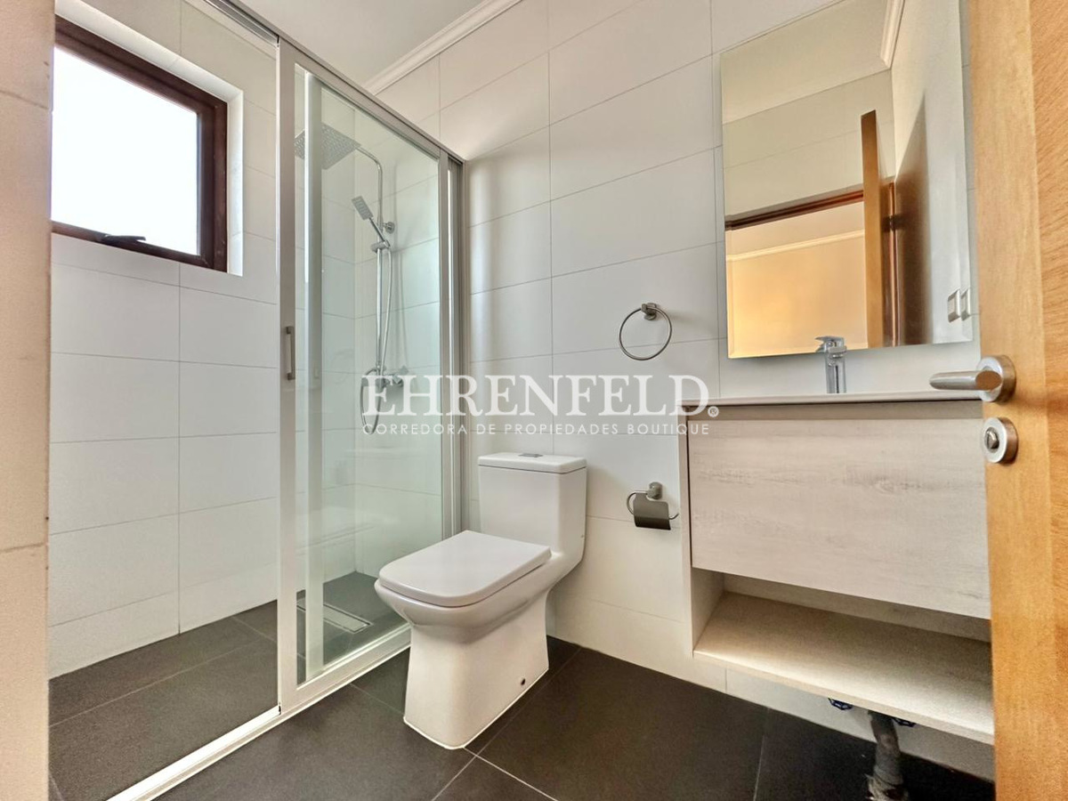 38 de 44: Baño de servicio.