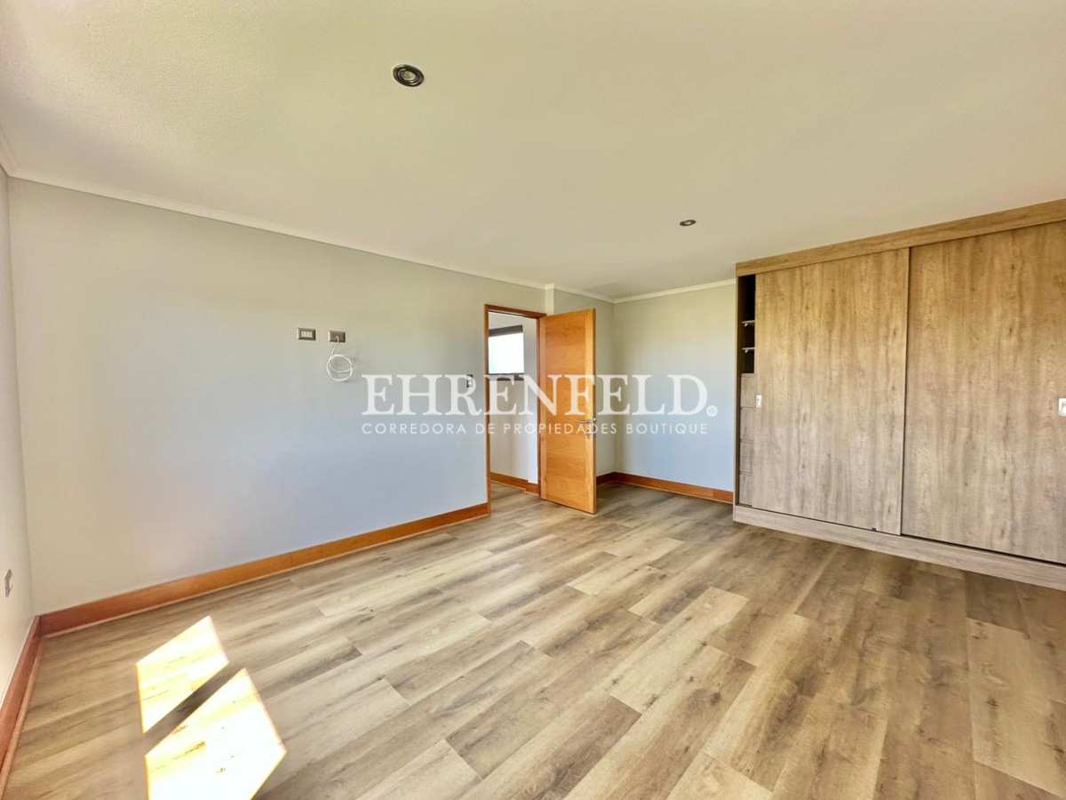 25 de 44: Dormitorio 2, segundo piso.