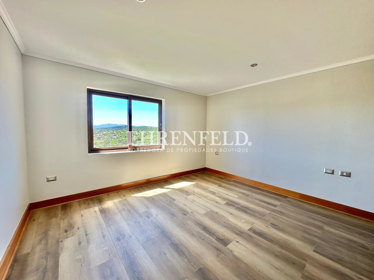 27 de 44: Dormitorio 3, segundo piso.