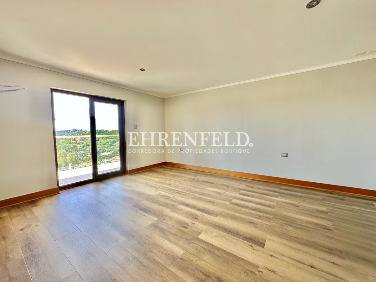 30 de 44: Dormitorio 4, segundo piso.