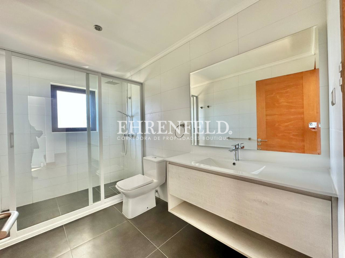 33 de 44: Baño segundo piso.