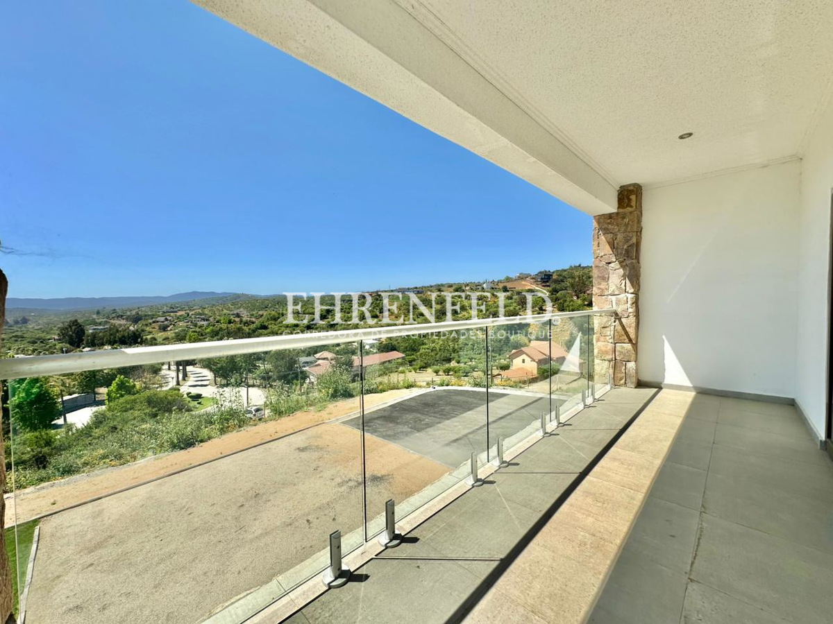 32 de 44: Terraza de cuarto dormitorio.