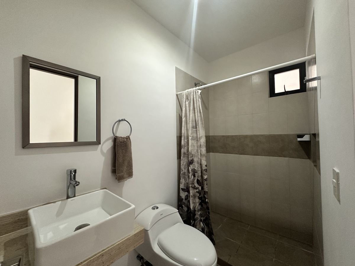 3 of 14: 1 Baño Completo