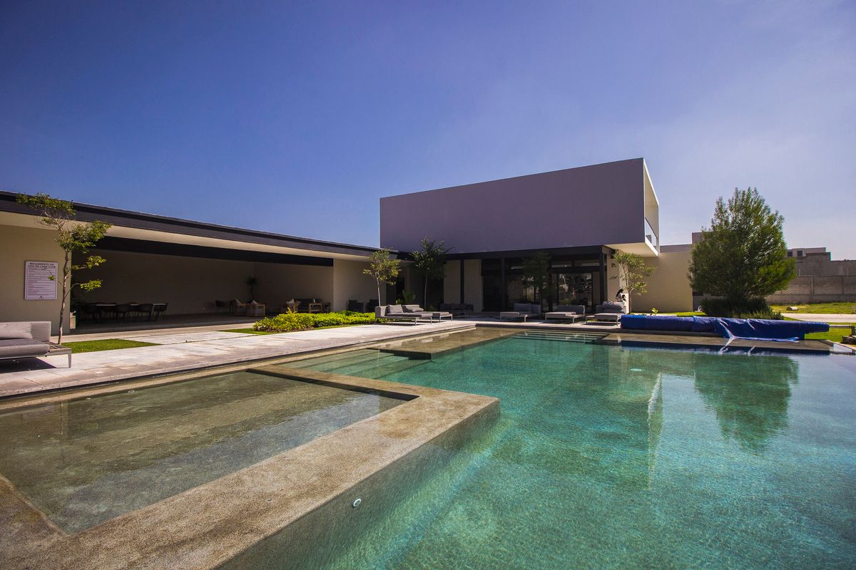 1 of 35: alberca casa club