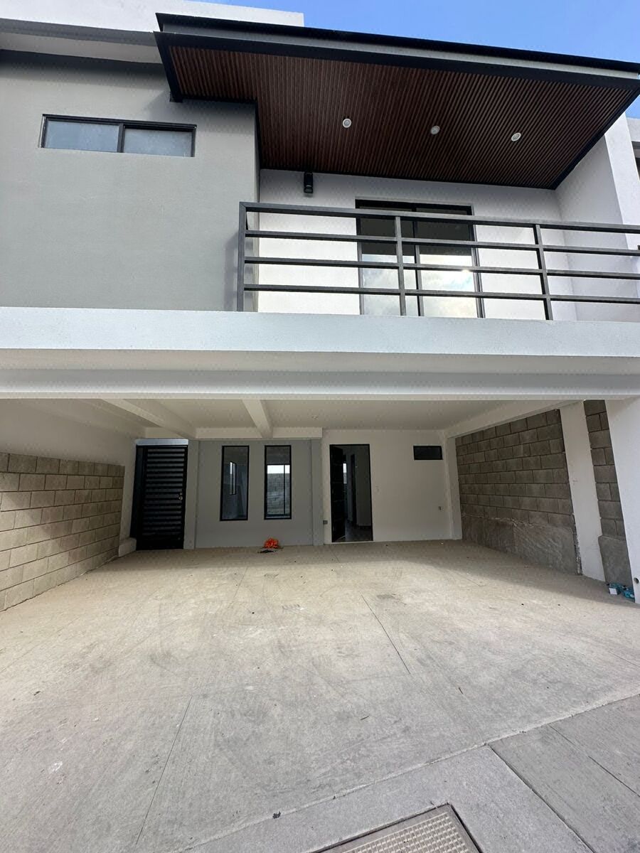Venta de Casa en Privada Baykal Valle Dorado