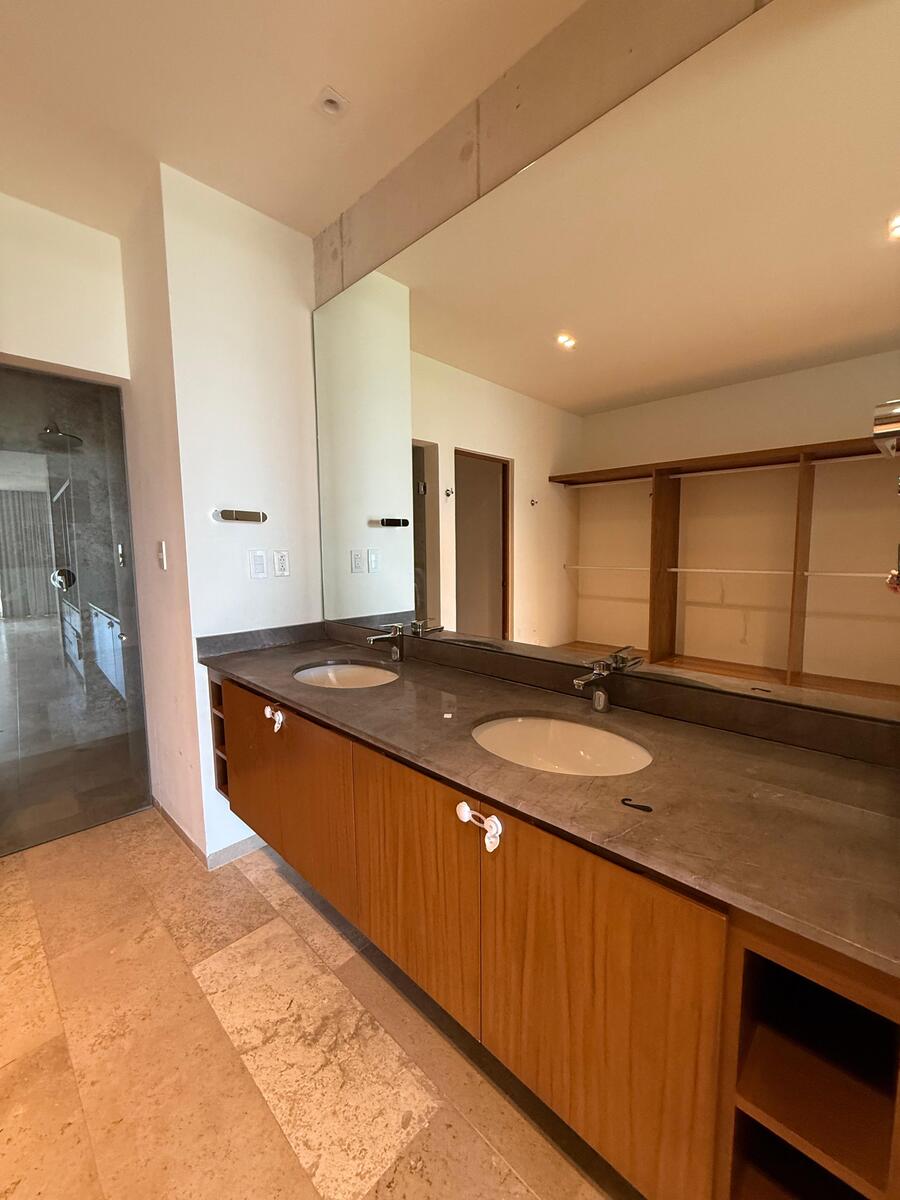 8 de 12: Baño Recámara Principal