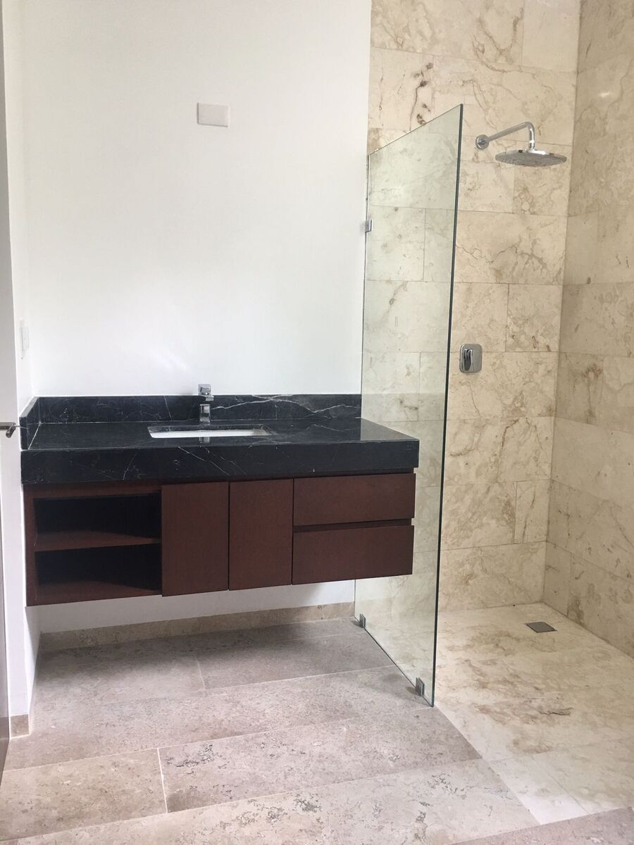 13 de 15: Baño Tercera Recámara