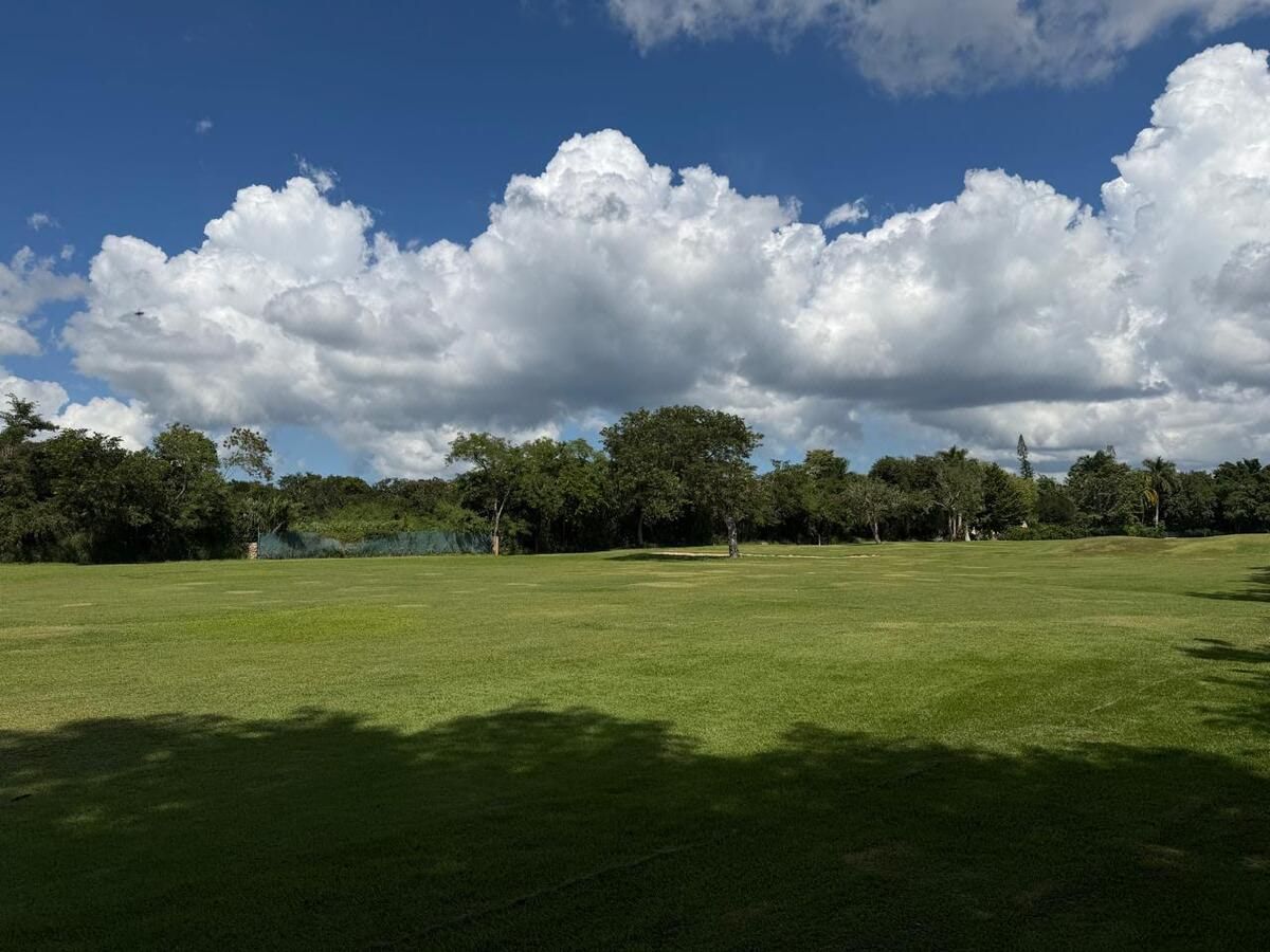 Venta terreno en Club de Golf La Ceiba frente al Campo de golf