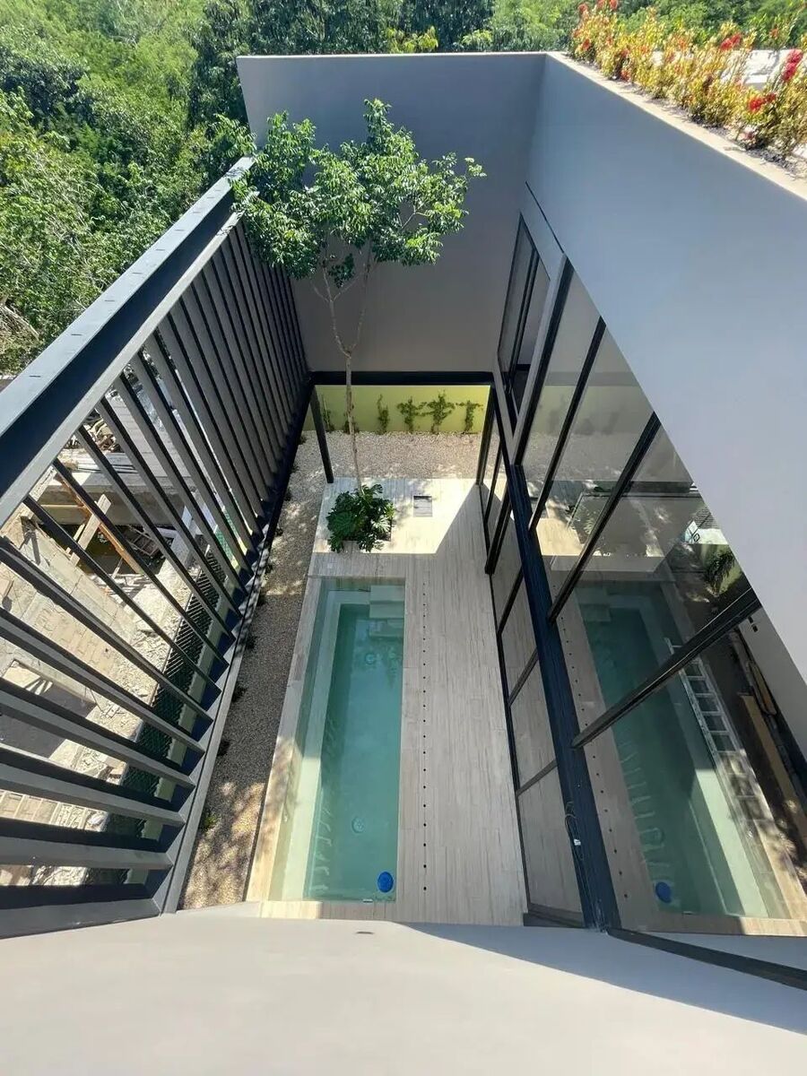 6 de 22: Vista del patio