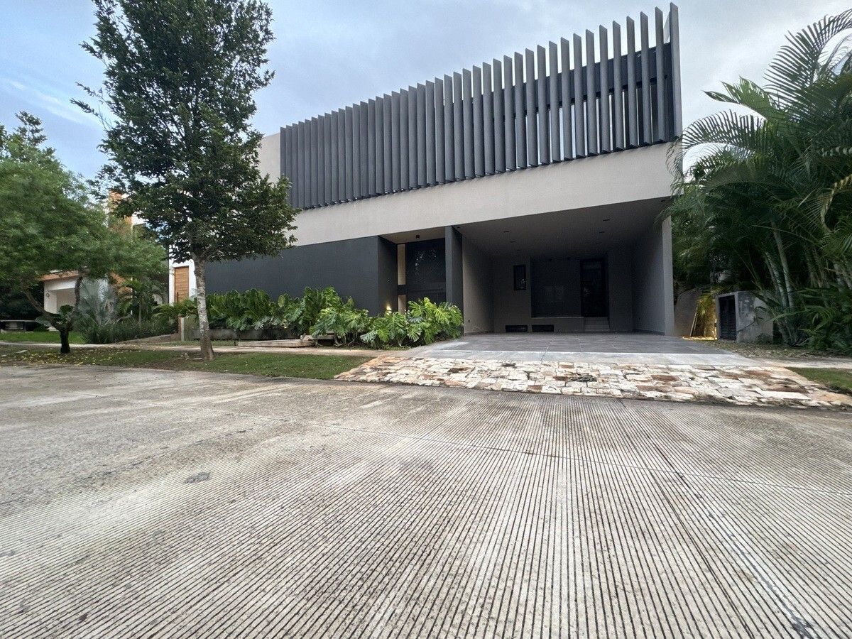 2 de 22: Fachada frontal