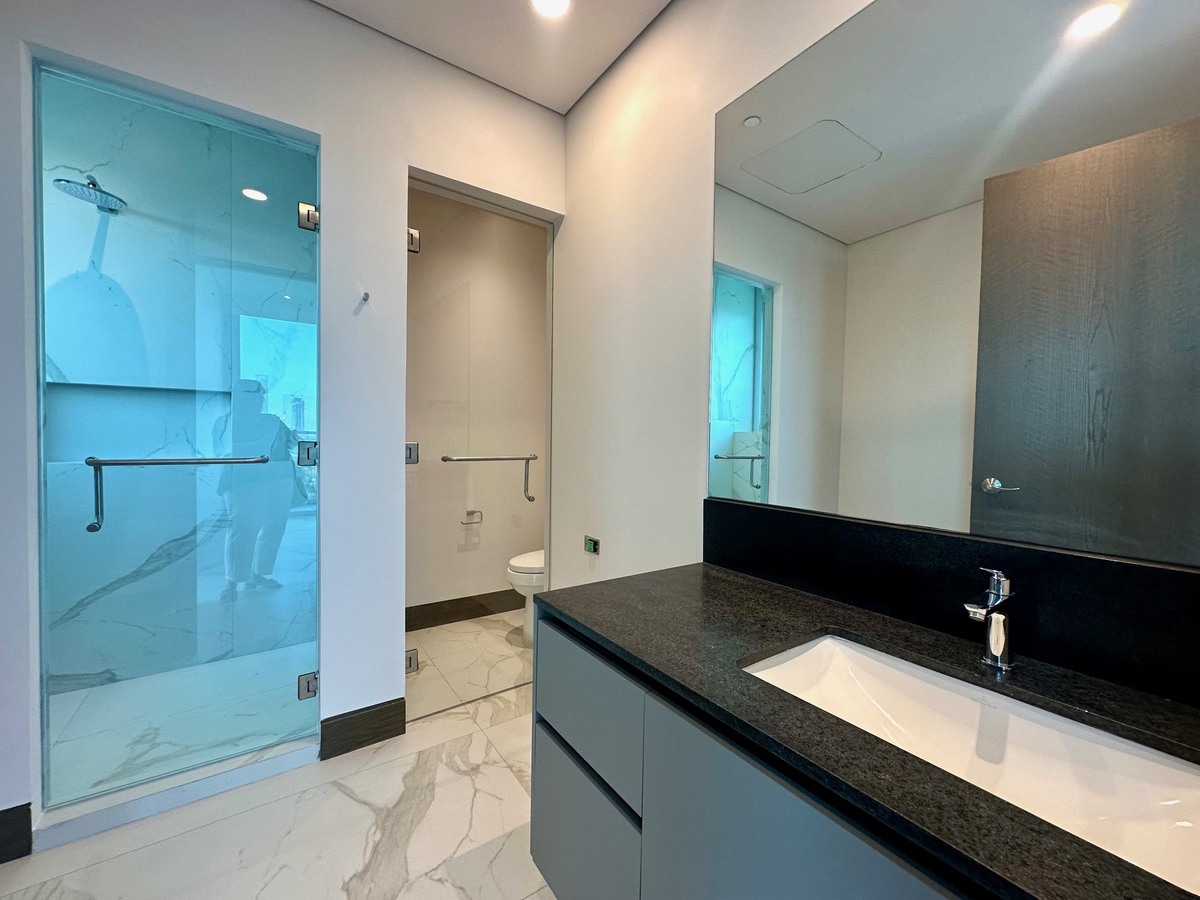 6 de 14: baño completo y vestidor