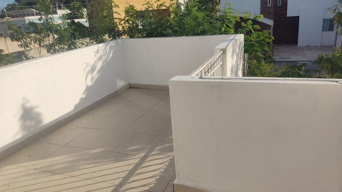 28 de 32: Balcón trasero