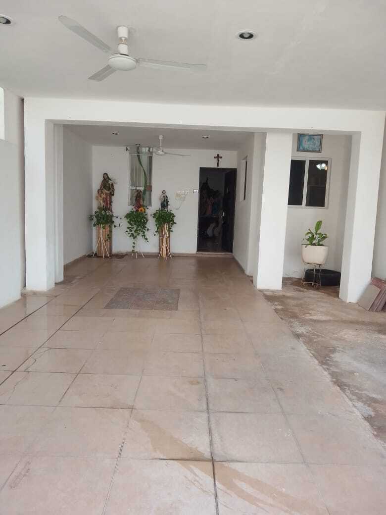 5 de 20: Vista de la calle hacia el interior del garage