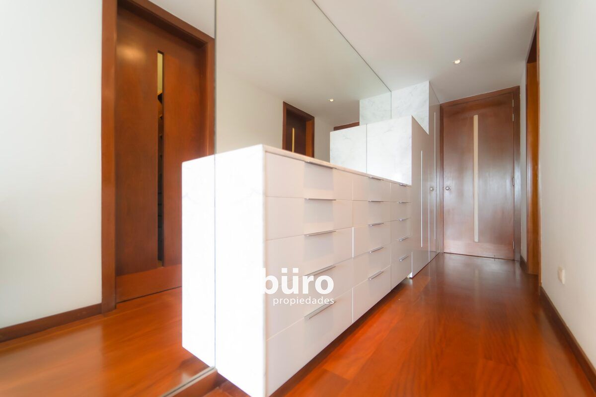 11 de 28: Mueble tocador de diseño - domitorio principal