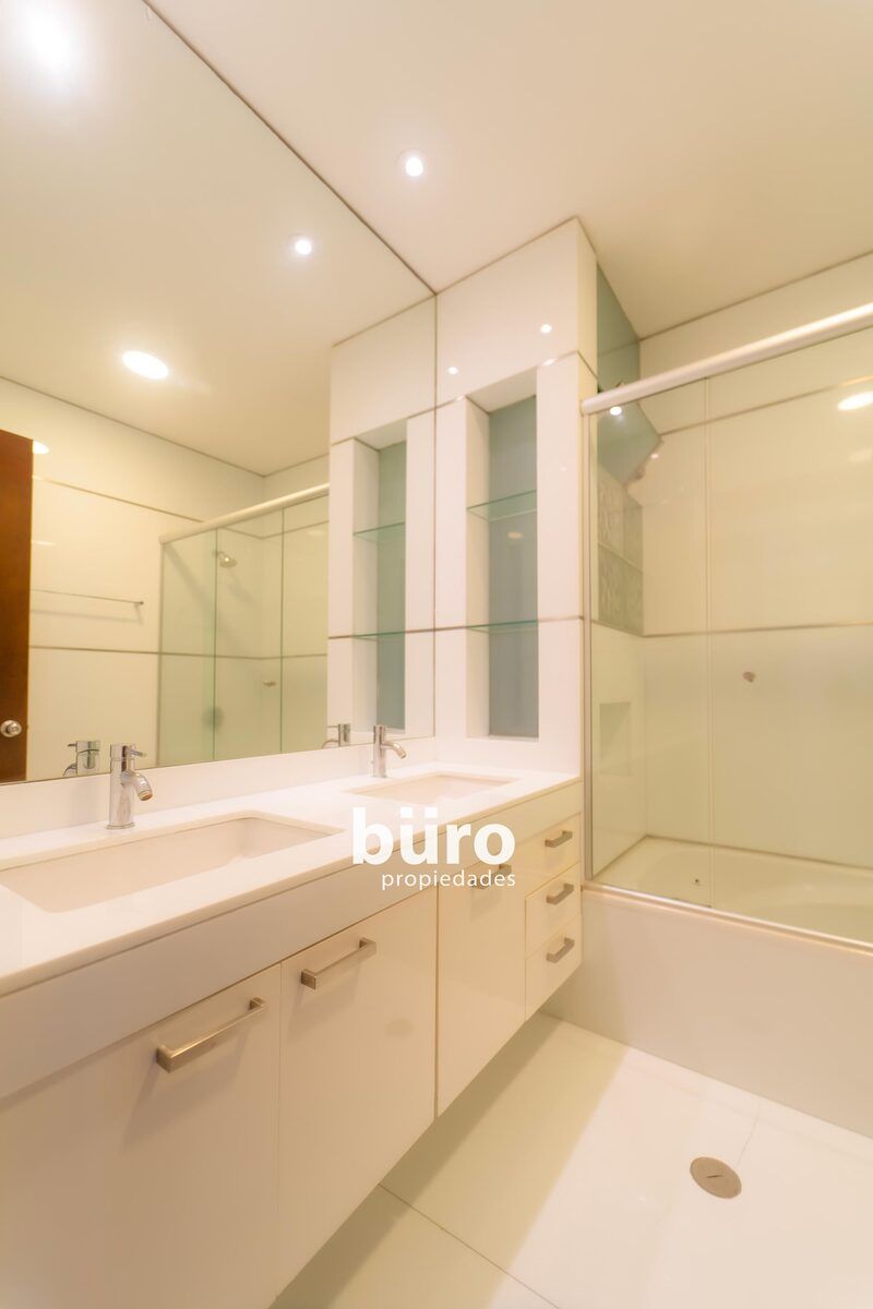 13 de 28: Baño principal