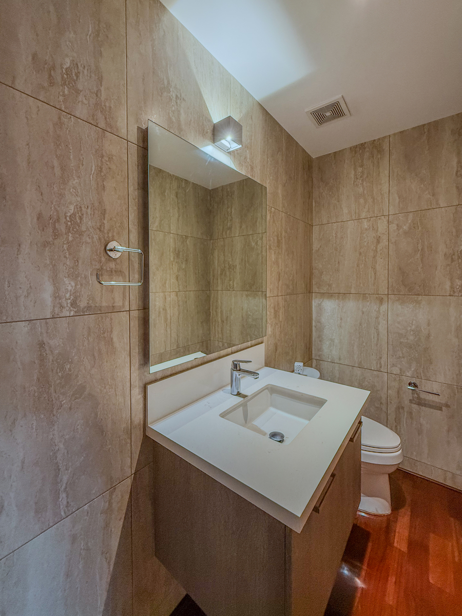 3 de 13: Baño de visitas