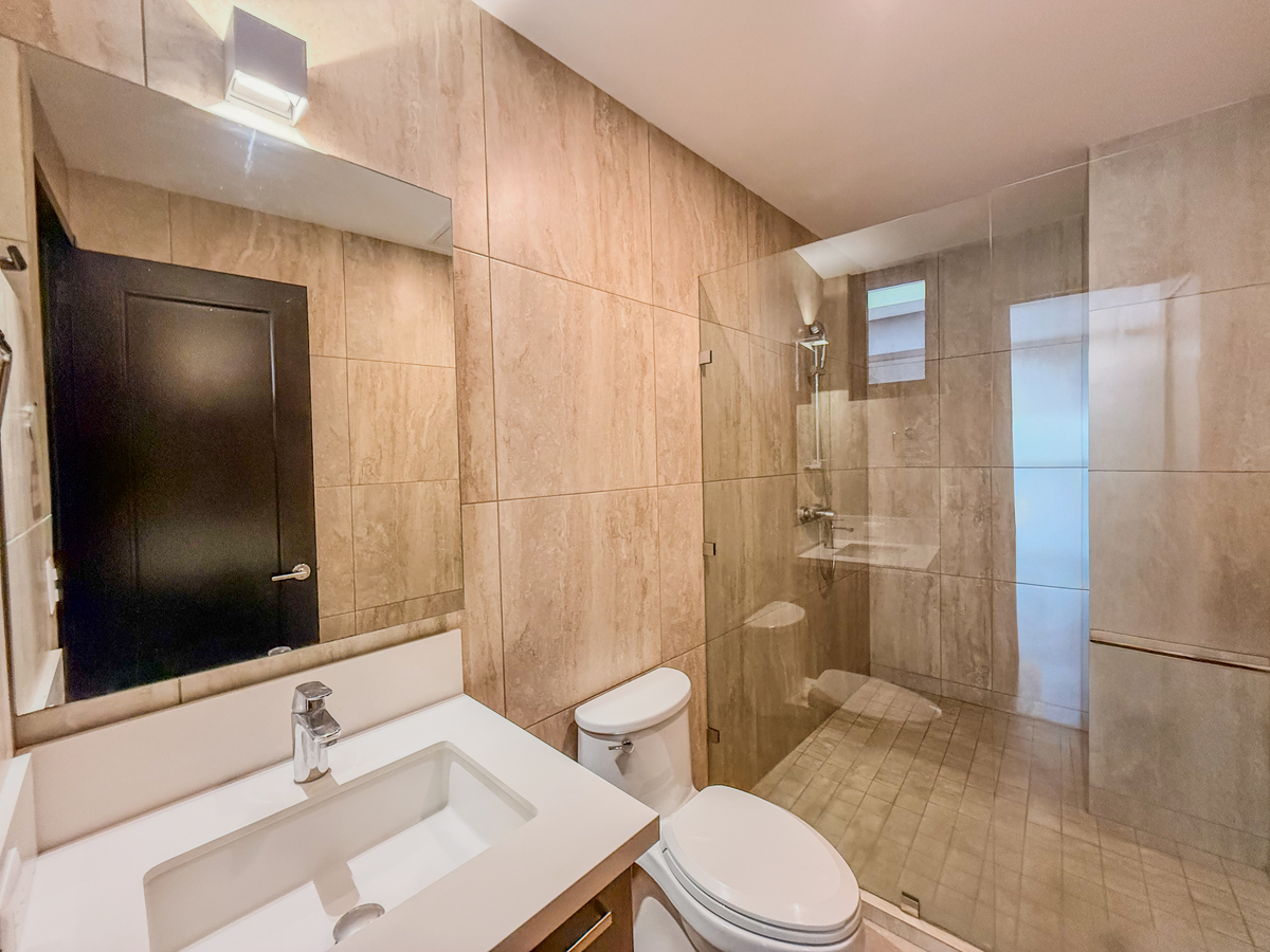 8 de 13: Baño secundario