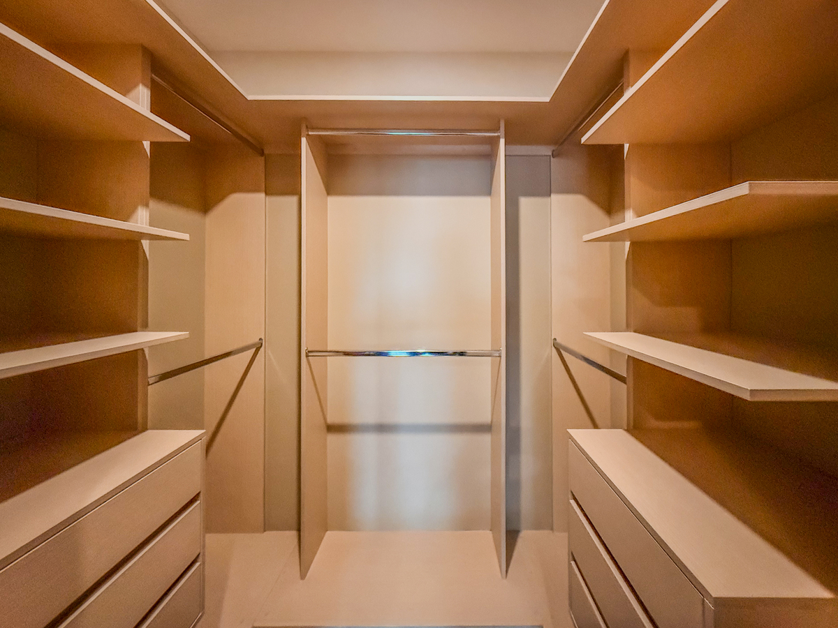 11 de 13: Walk-in closet principal