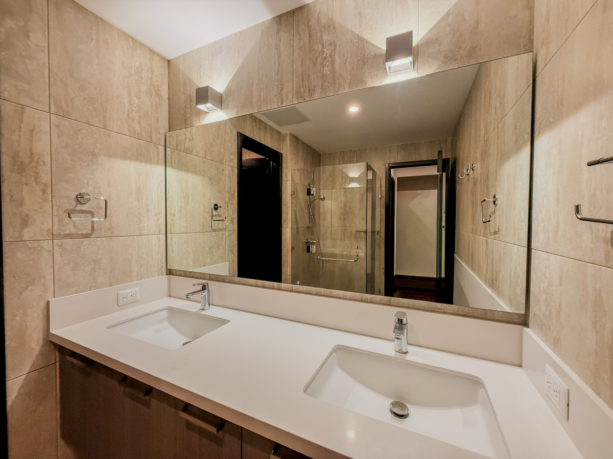 12 de 13: Baño principal