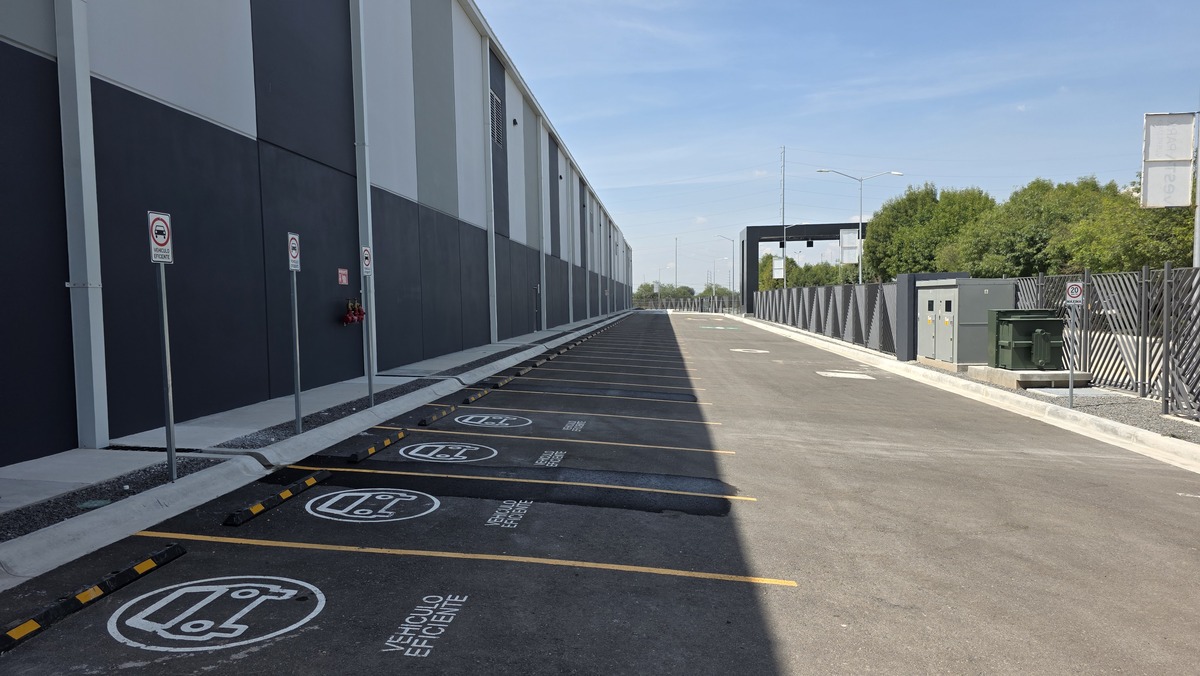 2 of 5: Nave Industrial 595 m2 con 75 KVA