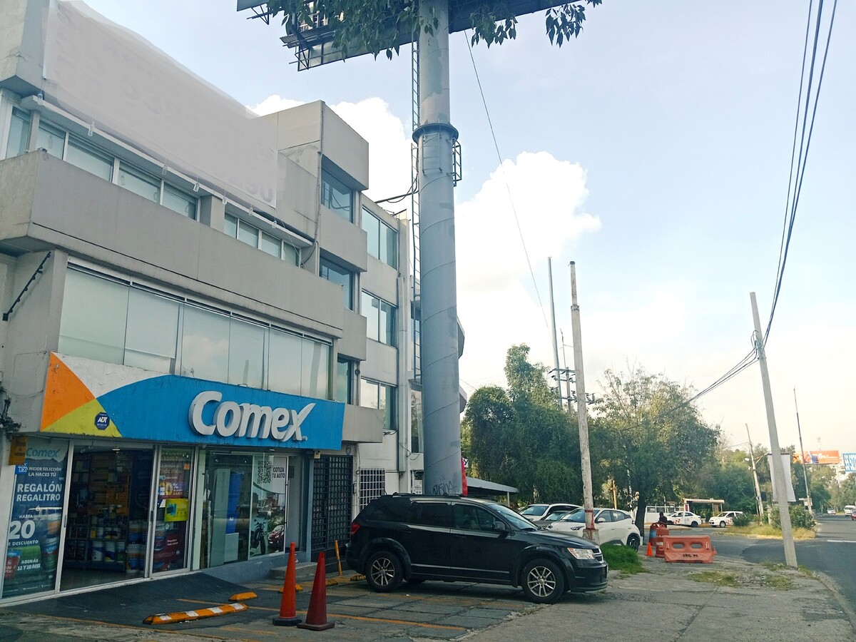 7 of 19: fachada del edificio hacia periferico norte