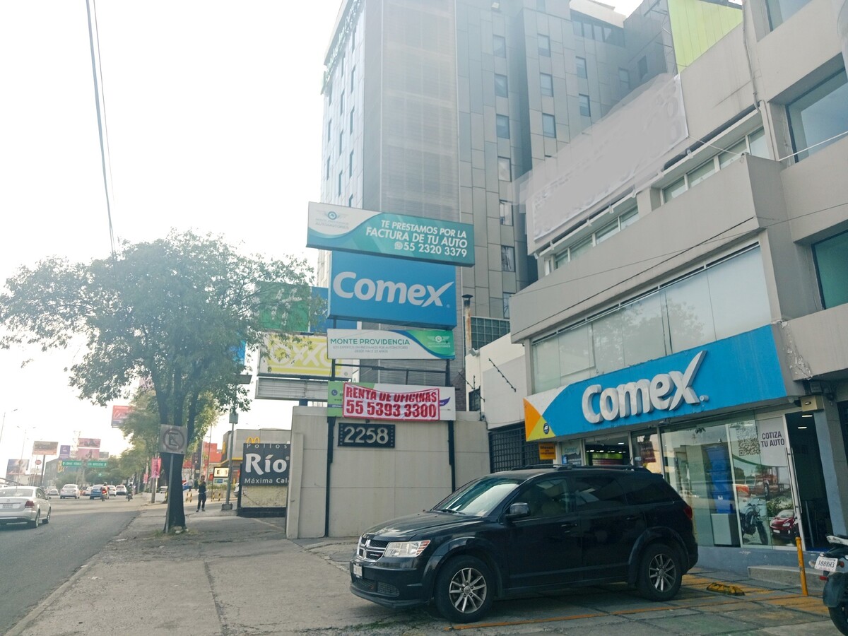 9 of 19: fachada del edificio hacia periférico sur