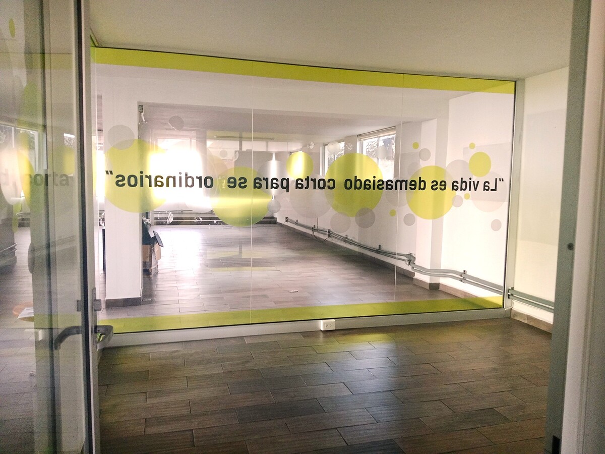 2 of 19: oficina primer piso